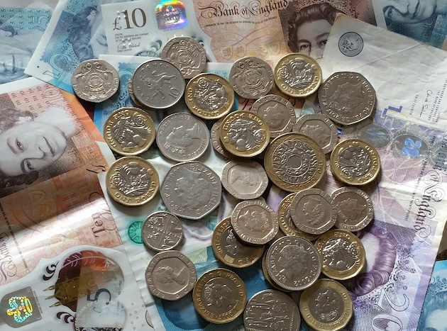 White-Collar Pay in 2025: Know Where You Sit Before Your Next Negotiation